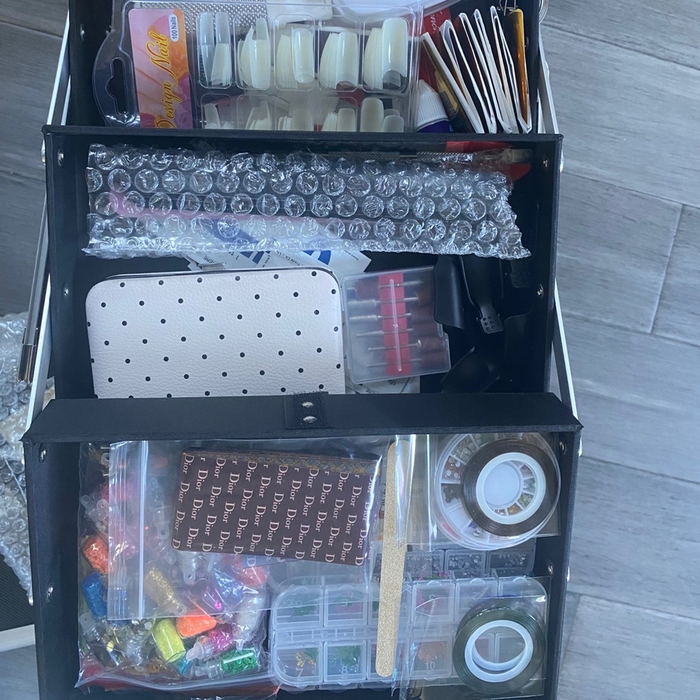 NEW- PORTABLE NAIL KIT